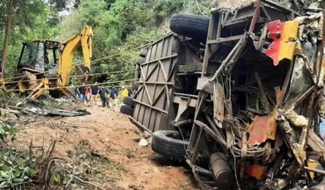 Filipinler'de otobüs kazası: 17 Ölü, 11 Yaralı