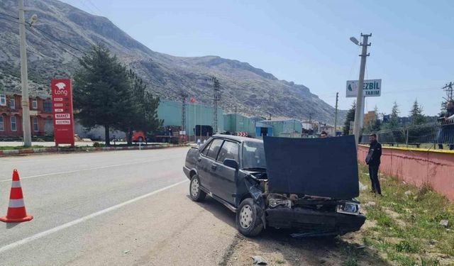 Isparta’da otomobil yoldan çıktı, 1’i ağır 2 kişi yaralandı
