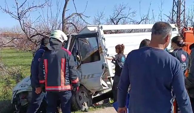 Malatya'da 2 araç çarpıştı: 3 kişi yaralı