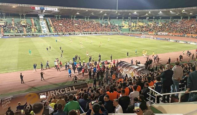 2023 Turkcell Süper Kupa’da Galatasaray ile karşılaşan Fenerbahçe, mücadelenin 3. dakikasında sahadan çekildi!