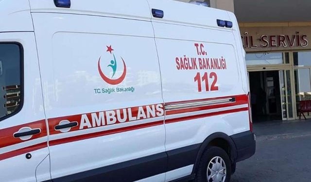 Otomobil ile hafif ticari araç çarpıştı: 2 ölü, 4 yaralı