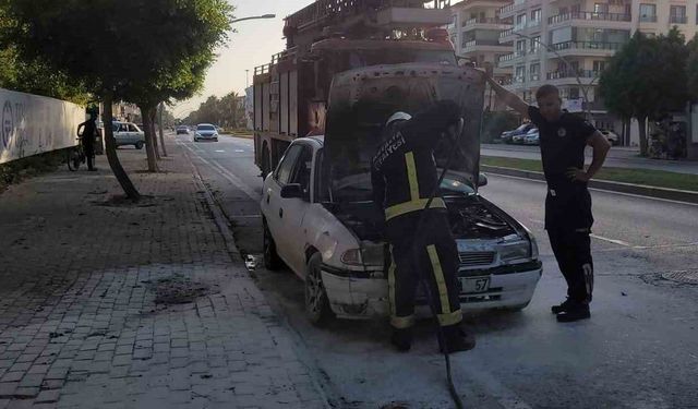 Seyir halendeyken yanan otomobil söndürüldü