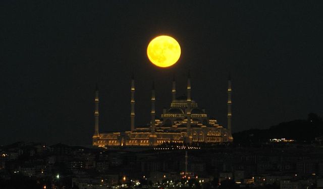 İstanbul’da muhteşem dolunay görüntüsü