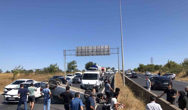 Tekirdağ’da cenaze dönüşü lastiği patlayan otomobil takla attı