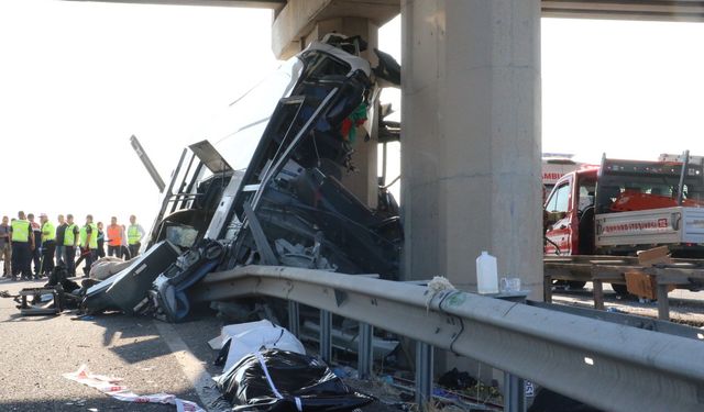 Ankara Polatlı’da yolcu otobüsünün köprü ayağına çarptı: 11 ölü