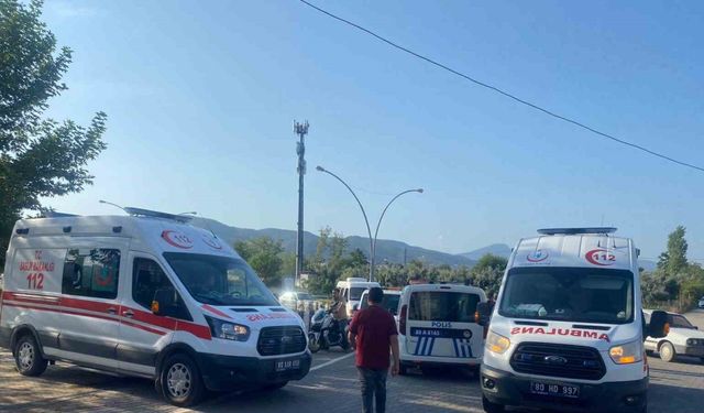 Osmaniye’de okul servisi ile otomobil çarpıştı: 5 yaralı