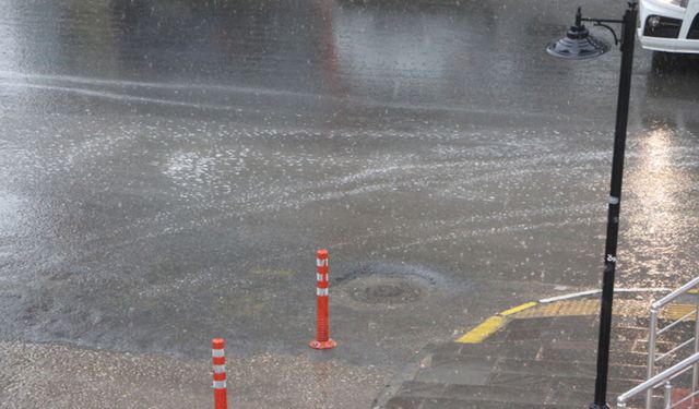 Meteorolojiden "kuvvetli" yağış uyarısı