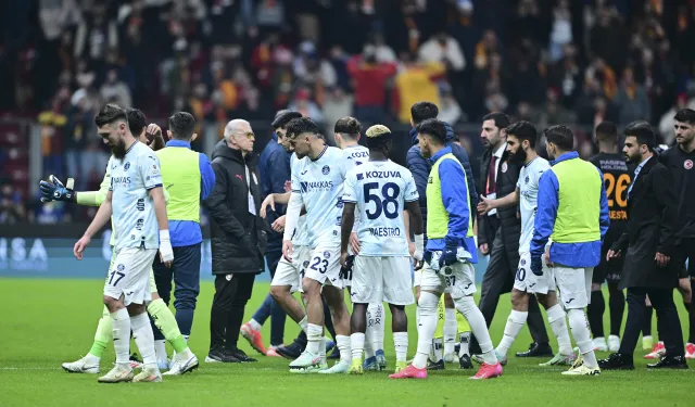 Adana Demirspor Galatasaray maçında sahadan çekildi