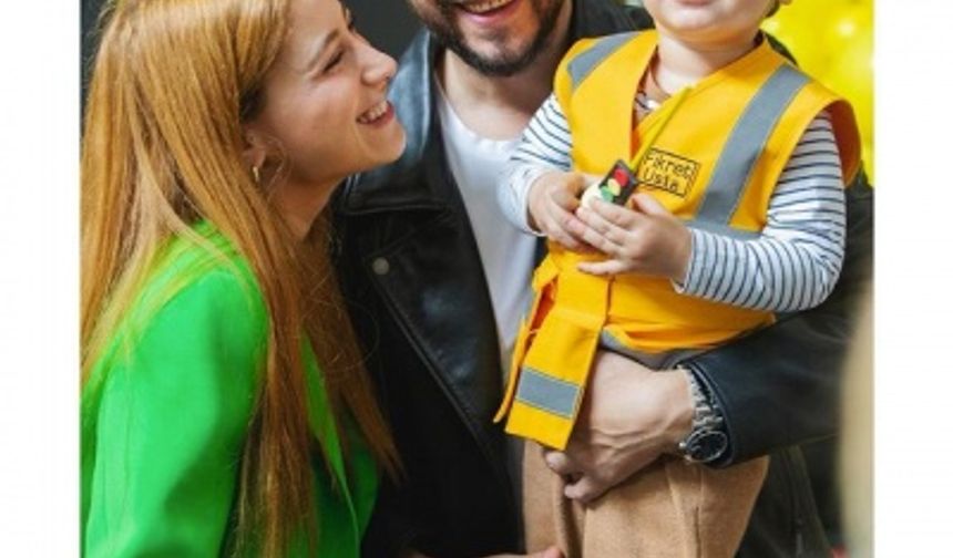 Hazal Kaya ile Ali Atay'ın oğlu Fiko 2 yaşına bastı!
