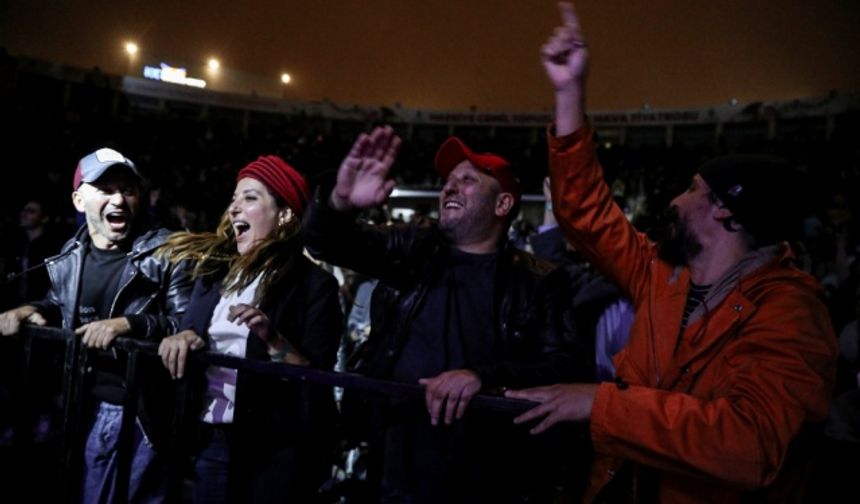 ATHENA'nın harbiye konserini ünlü oyuncularda izledi