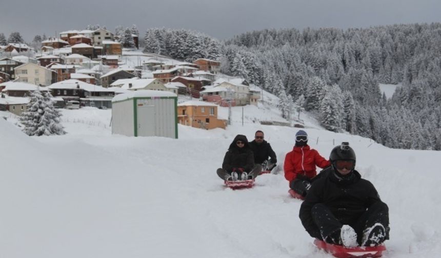 Giresun yaylalarında Kar keyfi bir başka yaşanıyor