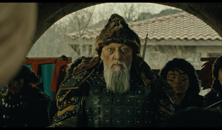 Osman Bey, Vezir Alemşah’la hesaplaşırken Geyhatu kapıya dayanmıştır! Söğüt’ü kana bulayacak bu kapışma öncesinde Kayı Obası ve Şeyh Edebalı’nın dergahı Moğollar tarafından kuşatılır. Osman Bey bu kuşatmayı yarabilmek için ne yapacaktır?