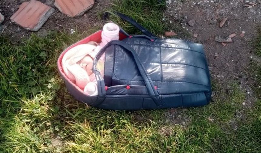 Son dakika haberine göre Acil Tıp Teknisyeni Büşra Durmaz, Pendik'te boş bir araziye terk edilmiş 3 aylık bebeğe süt annelik yapmasıyla gönülleri fethetti. Durmaz'ın 'Nisa Mihriban' ismini verdiği bebeğin sağlık durumunun kötüye gitmesi üzerine yoğun bakıma kaldırıldığı öğrenilirken, bebeğin biyolojik annesi Ebru S.'nin bebeği bırakmasının ardından fuhuş yaptığı iddia edildi. Savcılığın talimatı üzerine polis şüpheli anneyi 'Kasten öldürmeye teşebbüs' ve 'Terk' suçlarından gözaltına aldı. Ebru S. "Bebeği biri sahiplensin diye bıraktım. Keşke devlete sığınsaydım, çok pişmanım. Zorda kaldığımdan dolayı bebeği herkesin görebileceği kamuya açık bir alanda bıraktım. Öldürme kastım yoktur tamamen zorda kaldığım için bıraktım." diye konuştu.