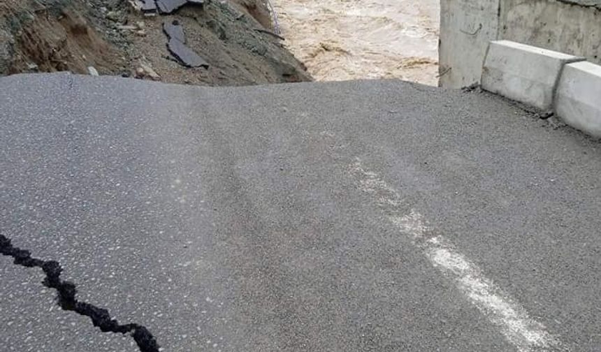 Giresun Dereli'de 22 Ağustos 2020 tarihinde yaşanan selden en çok etkilenen Dereli ilçesinde, devlet yaralı sarmak için afetzedelere ev ve iş yerleri yaptı. İlçe merkezi de yeniden düzenlendi. Ancak, yeniden yapılan yolun ömrü 3 ay sürdü ve yol çöktü.