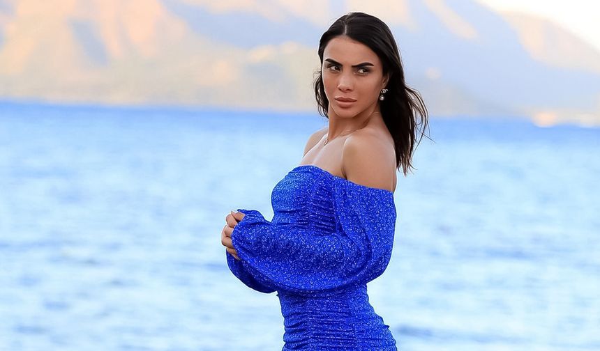 Survivor Sabriye Şengül minicik mavi elbisesiyle sosyal medyayı salladı