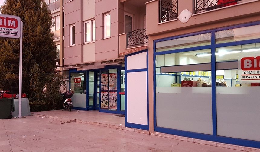 Perakende market zincirleri arasındaki indirim yarışlarında uzun yıllardır en güçlü noktada durmayı başaranlardan biri olan BİM marketler, bu hafta geçerli indirimli aktüel ürünleriyle de dikkatleri çekmeyi başardı.