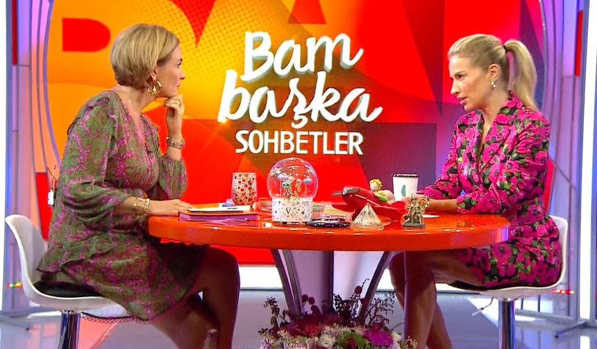 Burcu Esmersoy, tüm samimiyetiyle kendisini anlatırken: "Eskiden kendime medya maymunu diyordum. Şimdi hoşuma gitmiyor söylediğim laf. Benlik bir durum değildi, benim yaptığım, benim tercih ettiğim bir şey değildi, magazinin ihtiyaçlarına yönelik, çoğu zaman senin bile denk geldiğin dönem olmuştur. Malzemesizlikten kapının çalındığı zamanlar! Magazin programı sunmuş biri olarak magazinci arkadaşlara laf edecek bir insan değilim, kalp kırmadığı sürece, dürüstçe herkes her işi yapabilir. Sosyal medyayla güç benim elime geçti. Orada da yarış var. Seninle ilgili çok şey söyleniyor, oradan kendini ifade etmek zorunda kalıyorsun" cümlelerini kurdu.