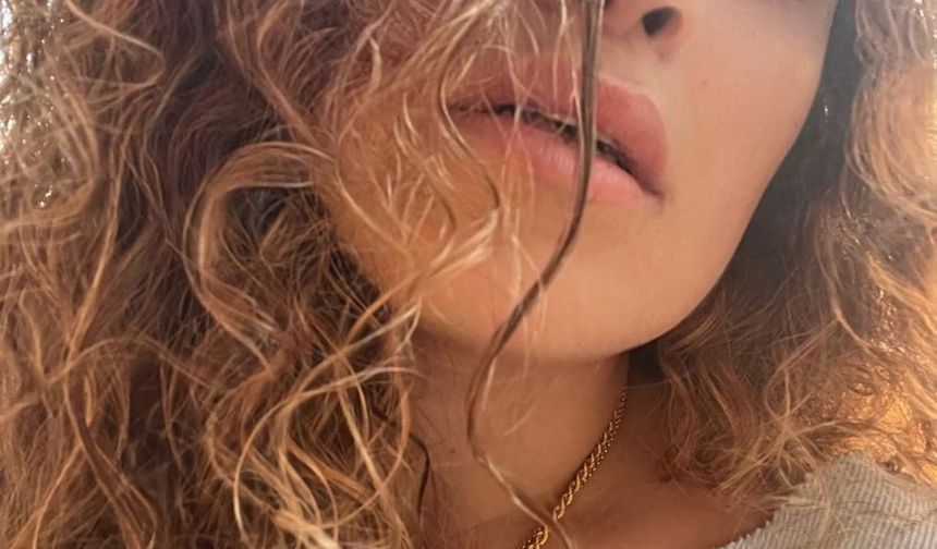 Sosyal medya hesabından yaptığı paylaşımlar ile adından söz ettiren Dilan Çıtak'ın instagramda 378 bin takipçisi bulunuyor.