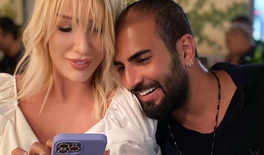 Ünlü sanatçı Seda Sayan eşi Çağlar Ökten’i sahne aldığı mekanda kayınvalidesi ve kayınpederiyle beraber izledi.