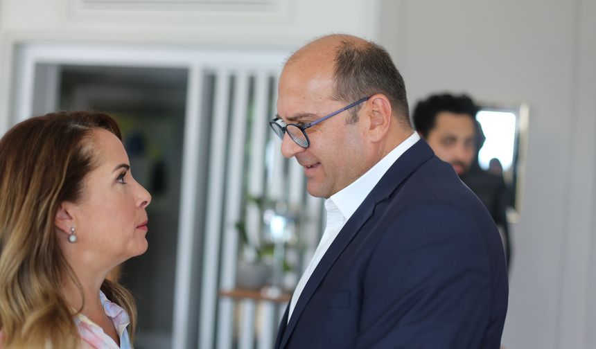 Efsun’un babası Ferdi’nin kliniği ziyareti ise Efsun’un hayatında büyük değişiklere neden olacaktır.