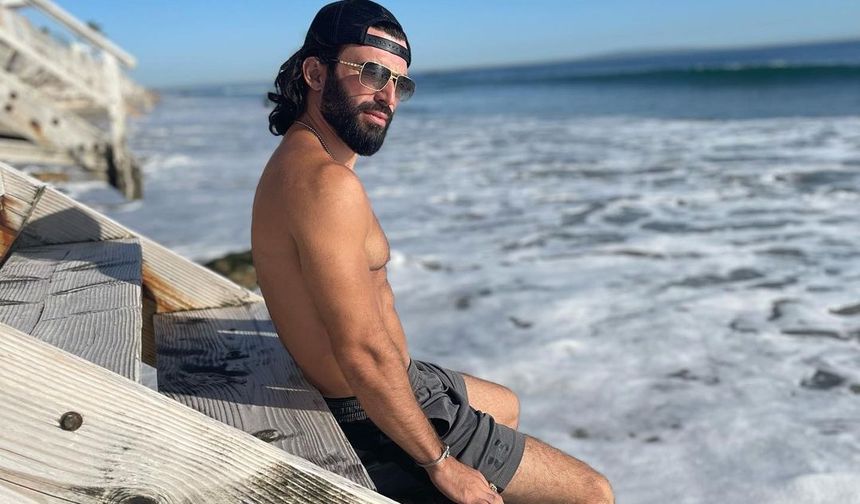 Survivor şampiyonu Turabi güneşin ve denizin tadını çıkartıyor