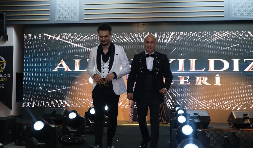 Altın Yıldız Ödülleri’nin ikincisi başarılı Organizatör ve iş adamı H.Taner Çapın’ın başarılı organizasyonuyla gerçekleştirildi. İstanbul Sancak Palas Davet Salonunda düzenlenen ödül törenine sanat ve sosyal yaşam dünyasından çok sayıda ünlü konuk katılarak keyifli bir akşam geçirdi.