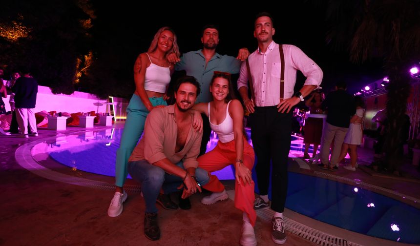 DİMES’in Z kuşağının oyunculuk, spor, sosyal medya, müzik gibi farklı alanlarda başarı sağlayan isimlerini bir araya getiren yeni kampanyası için düzenlediği lansman partisi, genç kuşağın ünlü isimlerinin katılımıyla gerçekleşti.