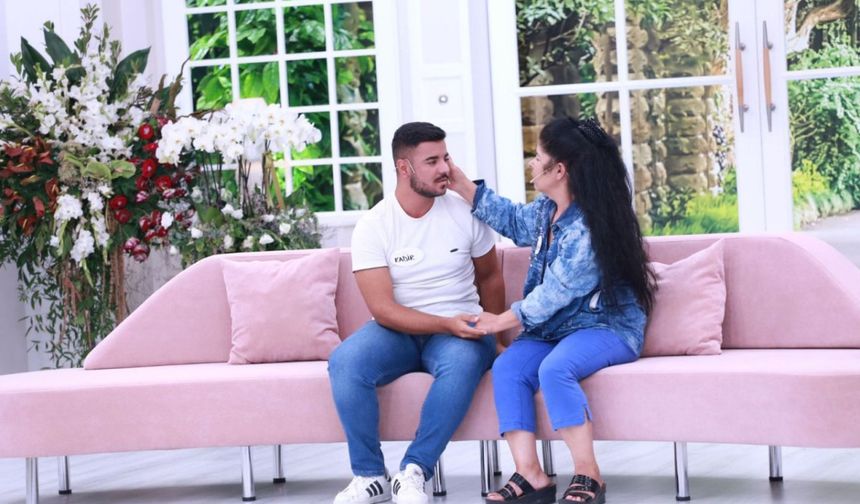 Gözyaşları sel oldu aktı

Biyolojik ailesini arayan Kadir’in yüzünü başarılı sunucu Esra Erol güldürdü. Anne Nuray Talan’ı 1 gün içinde bulan Esra Erol’da gözyaşları sel oldu.