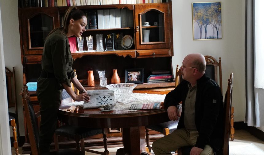 Mona bir yandan aralarında güçlü bir çekimin filizlenmekte olduğu Yakup’un amcasını öldürmenin suçluluğuyla boğuşurken diğer yandan da Leyla ile birlikte kaybolan cesedin
esrarını çözmeye çalışır.