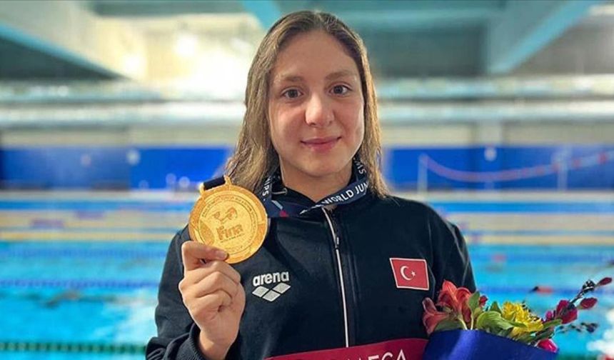 Milli yüzücü Merve Tuncel gençlerde dünya şampiyonu oldu