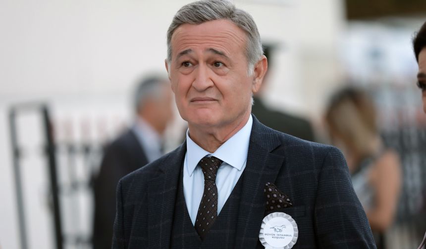 Bulduğu parayı eski hayatını geride bırakıp kendine zengin bir imaj vermek
için kullanmaya karar veren Zeynep, gözde bekar Onur Köksal’ı hedef alır ve hem onu hem de Köksal ailesini cezbetmeye çalışır.