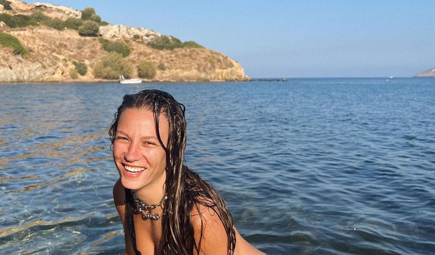 Serenay Sarıkaya dantelli bikinisiyle tansiyonları zıplattı!