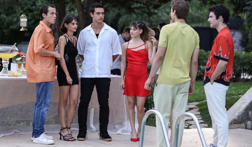 Eğer Vefa’nın saatini bulursa kurtulacaktır. Saatin varlığını öğrenen Cemre ise herkesten önce ulaşmaya çalışacaktır. Ama onun bu tedirgin halleri Hazal’ın gözünden kaçmaz. Cemre’nin bir şeyler sakladığını herkese anlatmaya, ispatlamaya çalışıyordur.