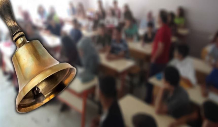 Binlerce öğrenciyi yakından ilgilendiren ara tatil tarihlerinin belli olmasıyla birlikte, öğrenciler ne zaman ara tatil yapacaklarını araştırıyor. İşte detaylar...