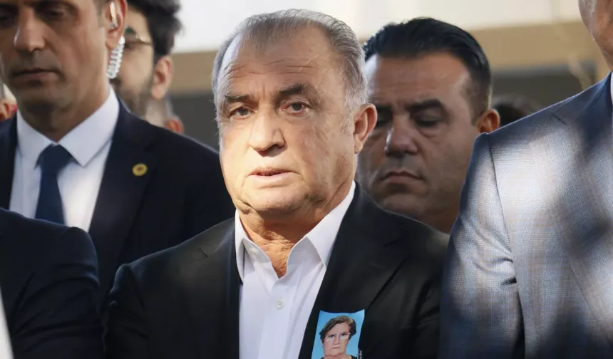 Anne Terim'in cenazesi bugün öğle saatlerinde Asri Mezarlığa getirildi. Nuriye Terim için burada cenaze töreni düzenlendi.