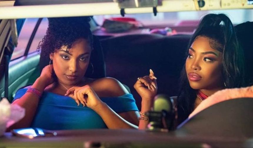 10. RAP SH!T (HBO MAX)
Issa Rae Amerikan komedi-drama televizyon dizisi Insecure ile birlikte sektörün en talep gören isimlerinden biri haline geldi. Rap Sh!t, Rae'nin elinden çıkan bir diğer başarılı dizi. Yapım, müzik endüstrisinde başarı bulmaya çalışan Miami merkezli iki rapçiye odaklanıyor. Hip-hop komedisinde farklı hayatlardaki lise arkadaşları Aida Osman ve KaMillion'un hikayesi anlatılıyor.