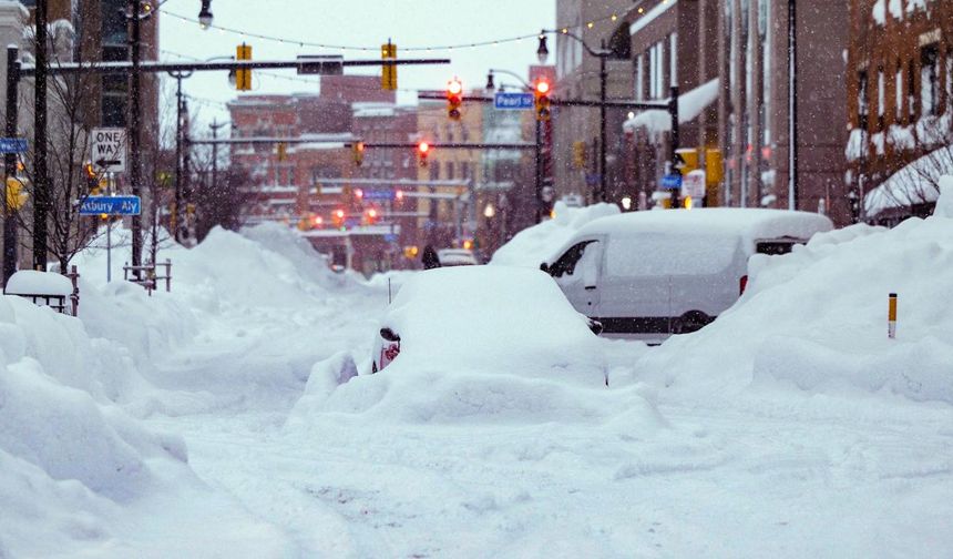 ABD'de kar fırtınası hava ve kara trafiğini felç etti!