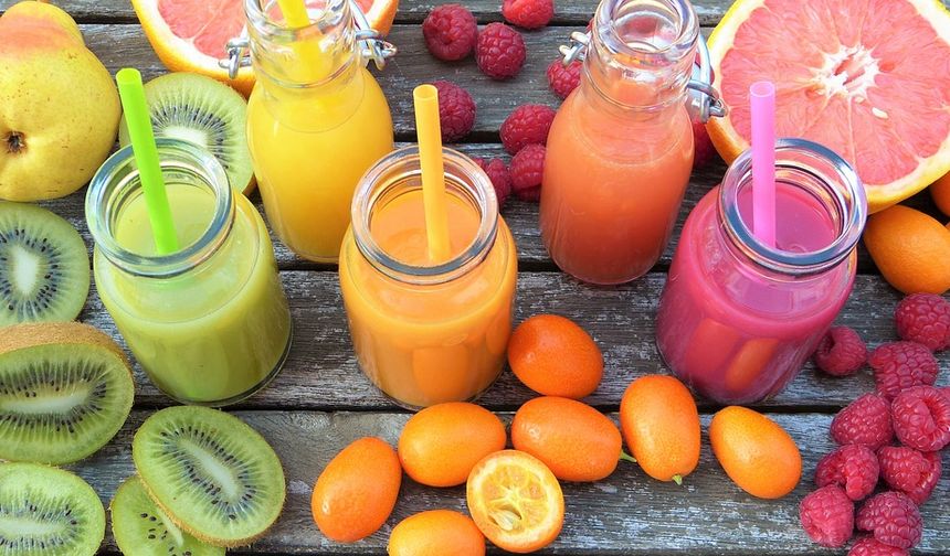 Bol c Vitamini alın. C vitamininden yararlanmanın en iyi yolu, onu düzenli beslenmenize dahil etmektir. Çilek, portakal, ıspanak ve daha fazlası gibi meyve ve yeşillikleri günlük dozda alarak vücudunuzun ihtiyaç duyduğu tüm C vitaminini (diğer birçok faydalı vitaminin yanı sıra) alabilirsiniz.