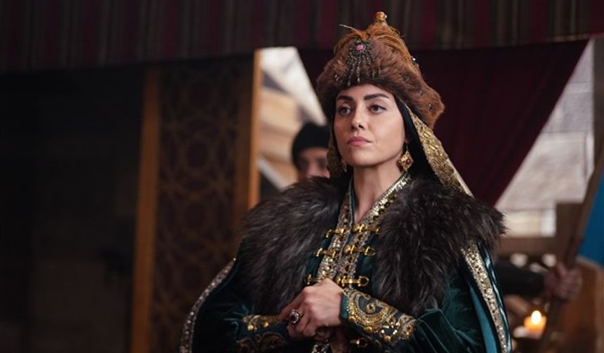 Kuruluş Osman’da Sultan Alaeddin’in Osman Bey’in ölüm fermanını verirken Osman Bey, bu ferman karşısında nasıl harekete geçecektir? Öte yandan
Osman Bey, Sultan Mesud’dan öğrendiği bilgiyle İsmihan Sultan’ın mührünü ele geçirmek için nasıl bir plan yapacaktır?