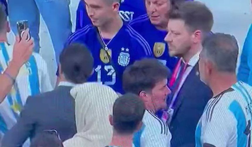 Nusret'in Messi'yi kolundan çekiştirdiği anlar gündem oldu