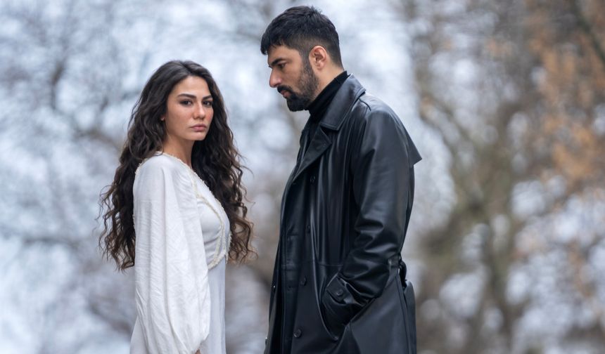 Adım Farah dizisi; Engin Akyürek ve Demet Özdemir’in yanı sıra;  Fırat Tanış, Senan Kara,
Lale Başar, Oktay Çubuk ve Mustafa Avkıran ve Ali Sürmeli gibi birbirinden güçlü isimleri de izleyici ile buluşturacak.