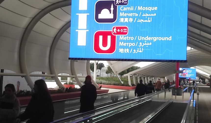 Bir ay boyunca ücretsiz hizmet verecek hatta ilk seferler yoğun ilgi gördü. Metro hattını ilk kez kullanan yolcular düşüncelerini anlattı.