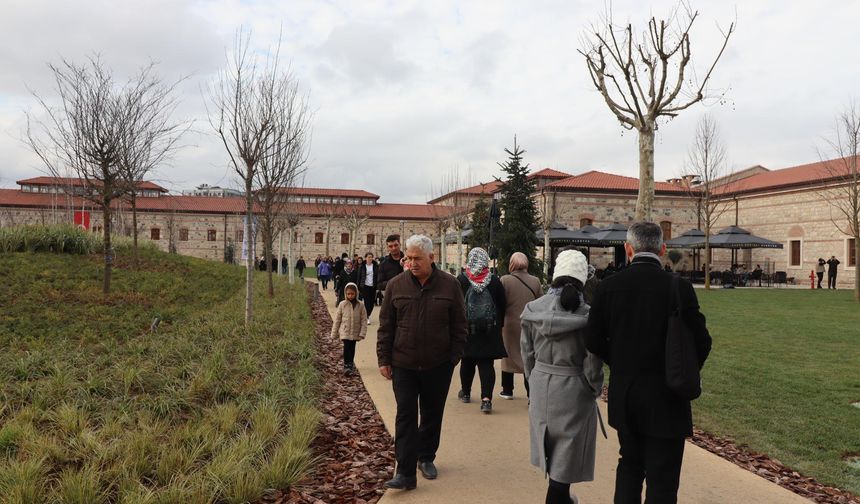 16 Ocak’ta 12.000, 17 Ocak’ta ise 11.000 kişi Rami Kütüphanesi’ni ziyaret ederken bu rakam 18 Ocak’ta 13.500 olarak gerçekleşti.