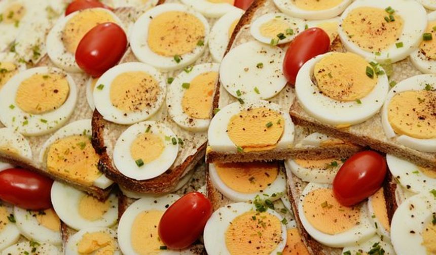 Haşlanmış yumurta bağışıklık sistemini güçlendirir 
Erken bunama riskini azaltır
D vitamini ihtiyacını karşılar