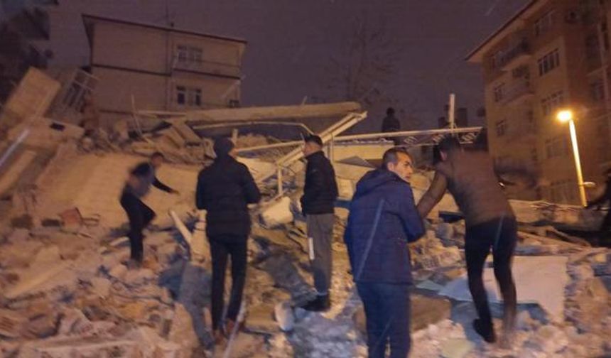 Kahramanmaraş'ta 7,4 büyüklüğünde deprem! Çok sayıda artçı yaşanıyor