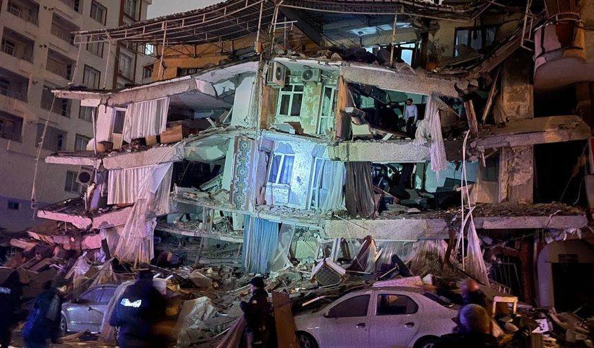 Kahramanmaraş merkezli 7,4 büyüklüğündeki depremin ardından çok sayıda ilde binaların yıkıldığı görüldü.