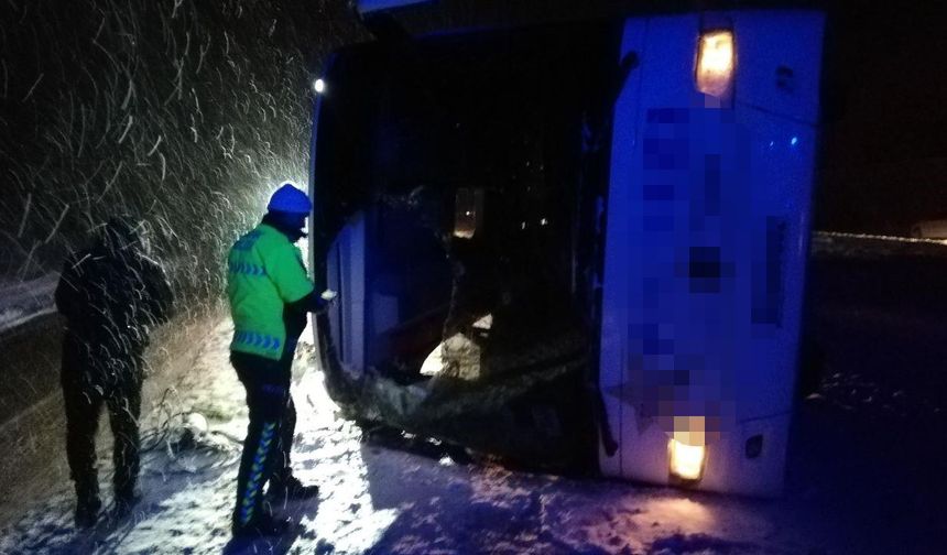 Tokat-Sivas Karayolunda kontrolden çıkan yolcu otobüsü devrildi! 1 ölü, 15 yaralı