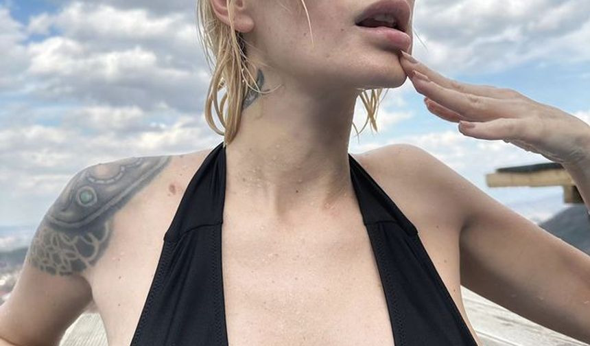 Instagram'da 737 bin takipçisi bulunan Didem Soydan'ın yaptığı her paylaşım binlerce beğeni ve yorum alıyor.

Didem Soydan'ın geçtiğimiz gün yaptığı paylaşım sosyal medyada en çok konuşulanlar arasında yer aldı.