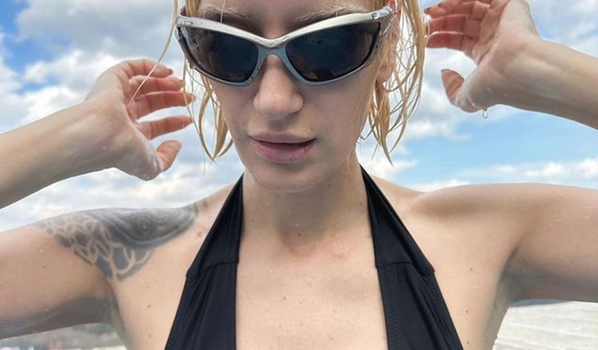 Sapanca'ya tatile giden Didem Soydan bikinili pozlarını instagram hesabından paylaştı. Bikinisiyle poz veren Didem Soydan'ın bu pozları tepkilere yol açtı. Bazı takipçileri tepki gösterirken bazıları ise paylaşımları çok beğendiğini dile getiren yorumlarda bulundu.