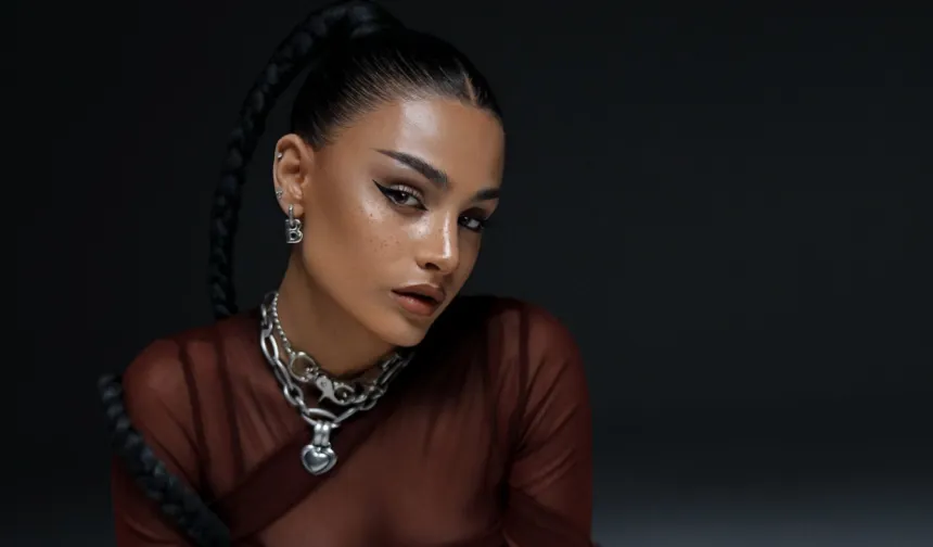 Ermenistan, Brunette'iyi Liverpool'a gönderecek . Yetenekli şarkıcı-söz yazarı, 4 yaşından beri sahne alıyor ve gençliğinden beri kendi müziğini yapıyor...Şarkıları Night, Smoke Break ve Light Blue Eyes , YouTube'da milyonlarca kez izlenerek büyük hit oldu.